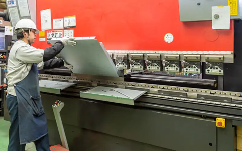 Tuyển Dụng 5 Nam Sản Xuất Các Sản Phẩm Cơ Khí Tấm Lợp Kim Loại